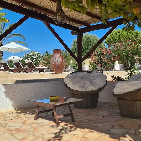 Les Arcades דירה